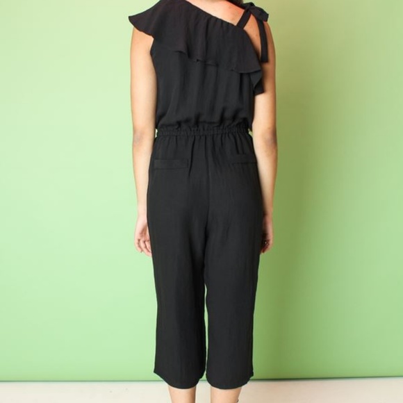 OFF SHOULDER CAPRI BLACK JUMPSUIT - Picture 3 of 4
